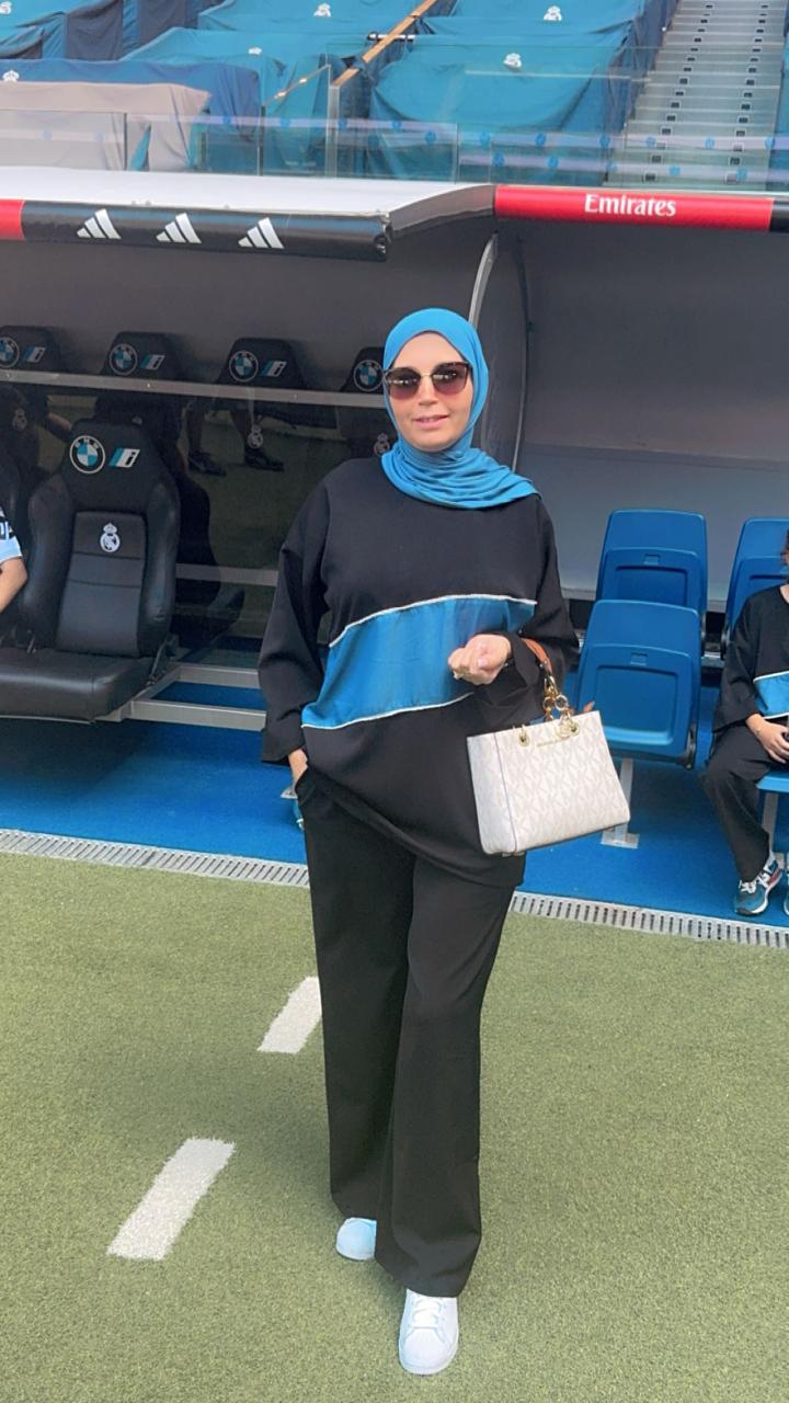 أنصوبل شتوي نسائي أنيق بخط مائل عصري