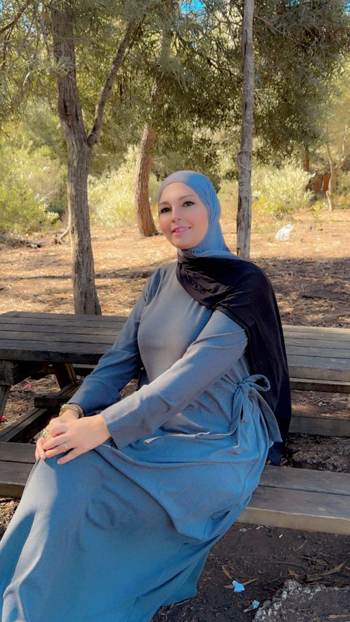 عباية شتوية أنيقة بتصميم بسيط ومريح